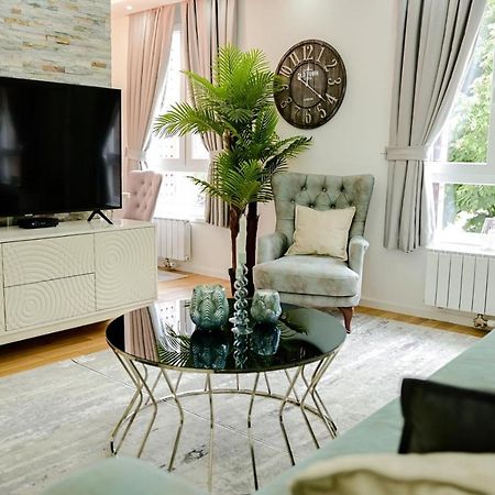 Fontana Apartmani Free Parking Tuzla Luaran gambar