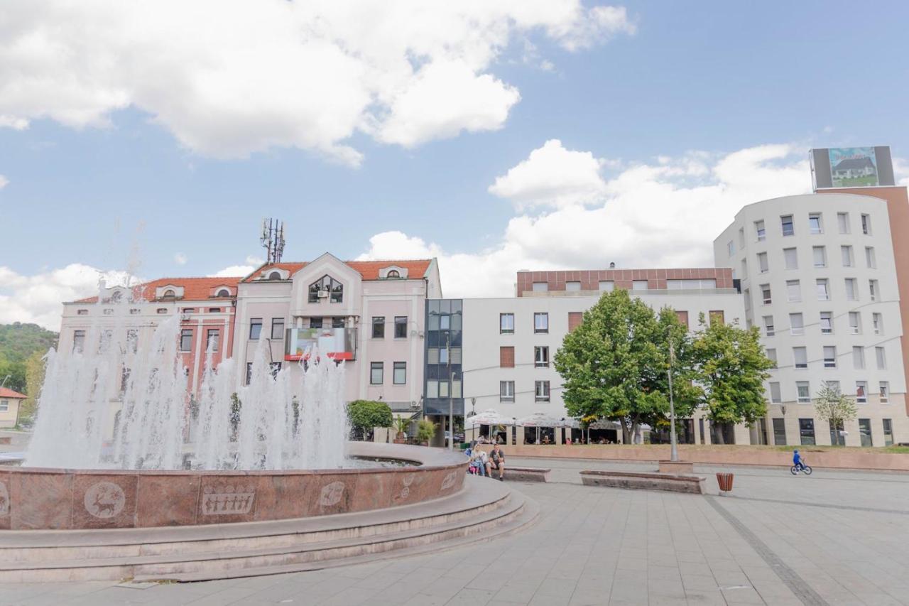Fontana Apartmani Free Parking Tuzla Luaran gambar