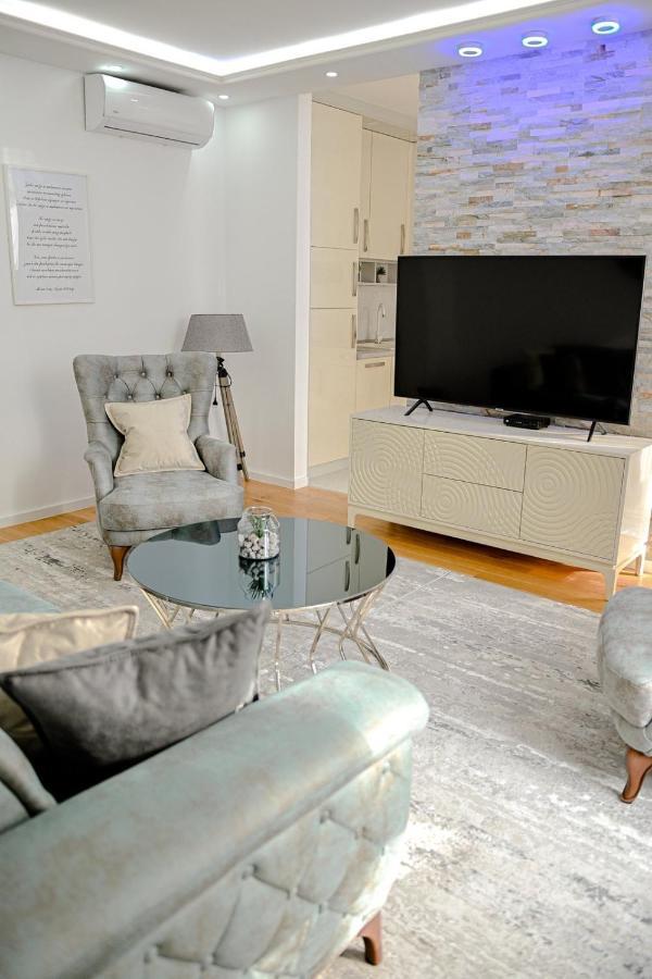 Fontana Apartmani Free Parking Tuzla Luaran gambar