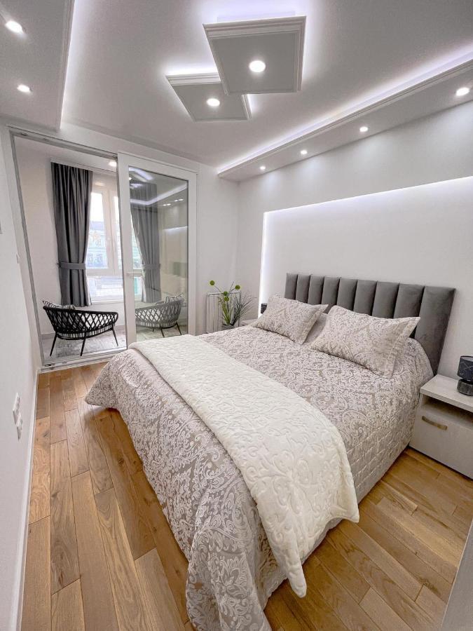Fontana Apartmani Free Parking Tuzla Luaran gambar