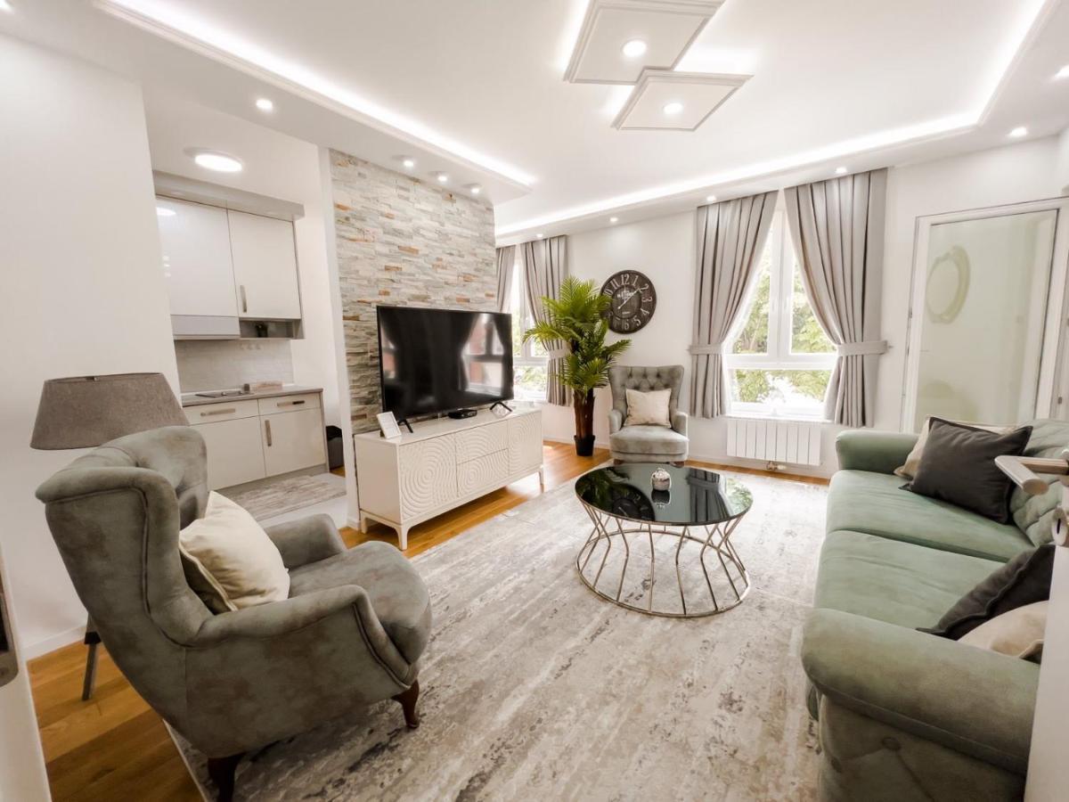 Fontana Apartmani Free Parking Tuzla Luaran gambar